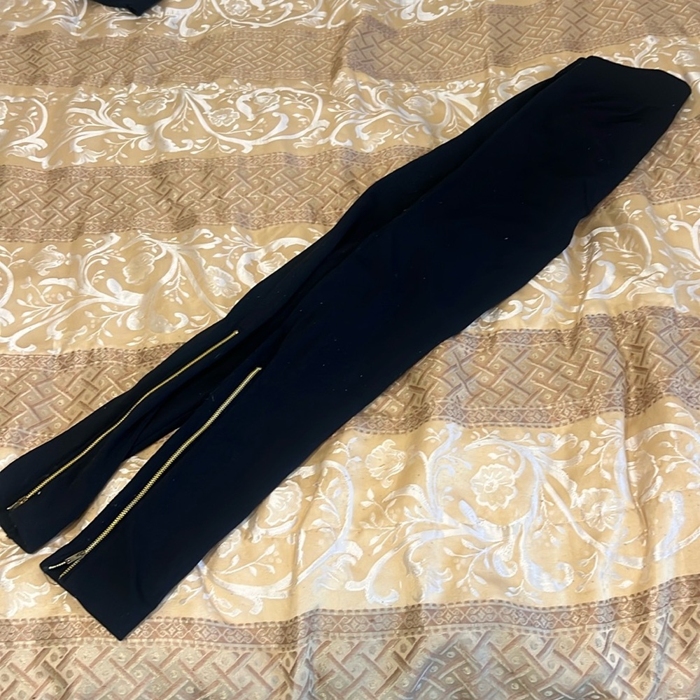 Thick Large XL women’s tights with styled zippers along the side bottom. Adjust